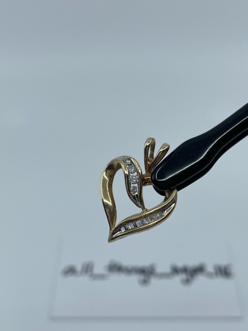 10KT gold heart pendant with natural diamonds